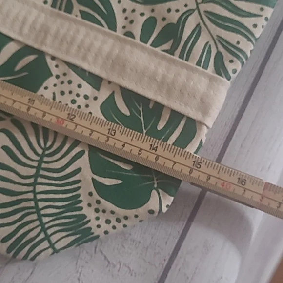 Too hot to handle Tote - Picture 3 of 3